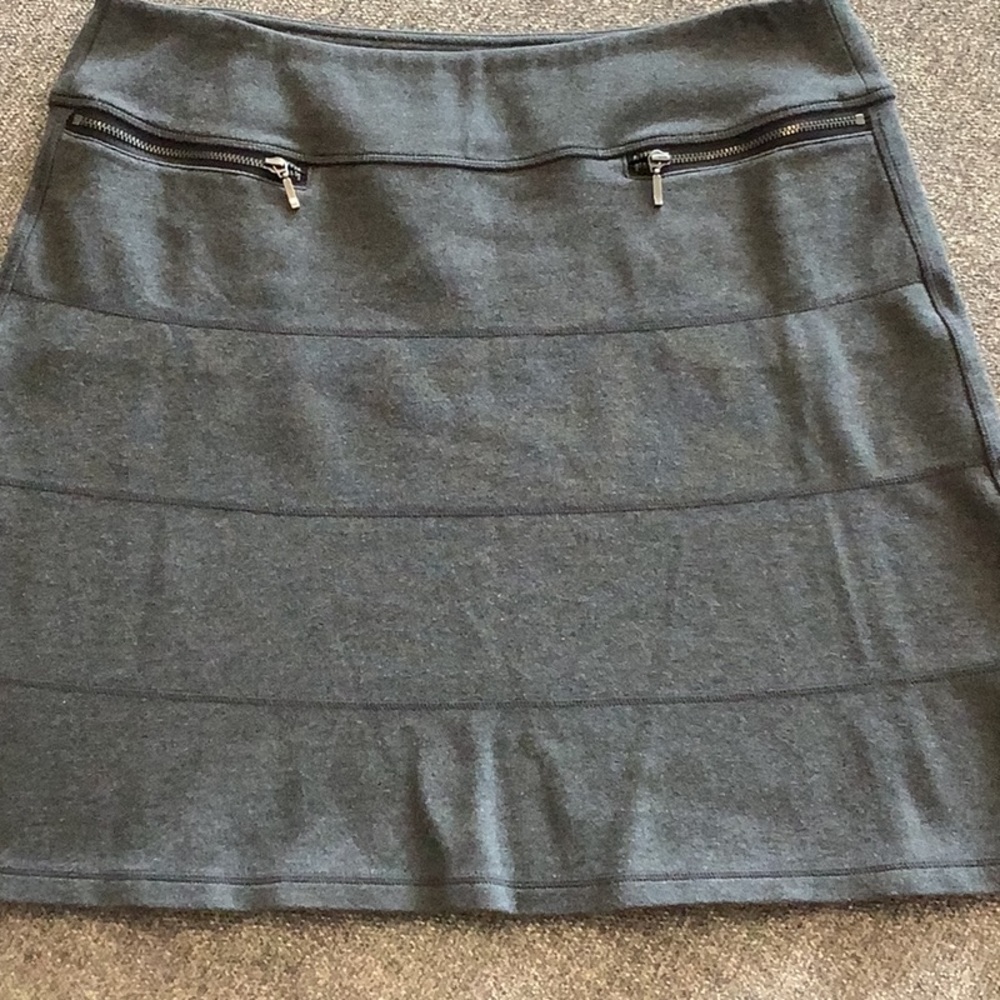 Women’s Athleta Gray Skirt size M